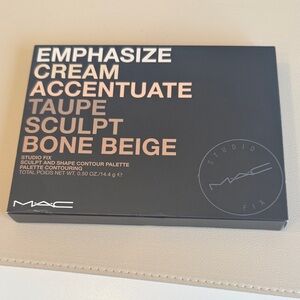 NWT - MAC Cosmetics Studio Fix Sculpt and Shape Contour Palette - Light/Medium